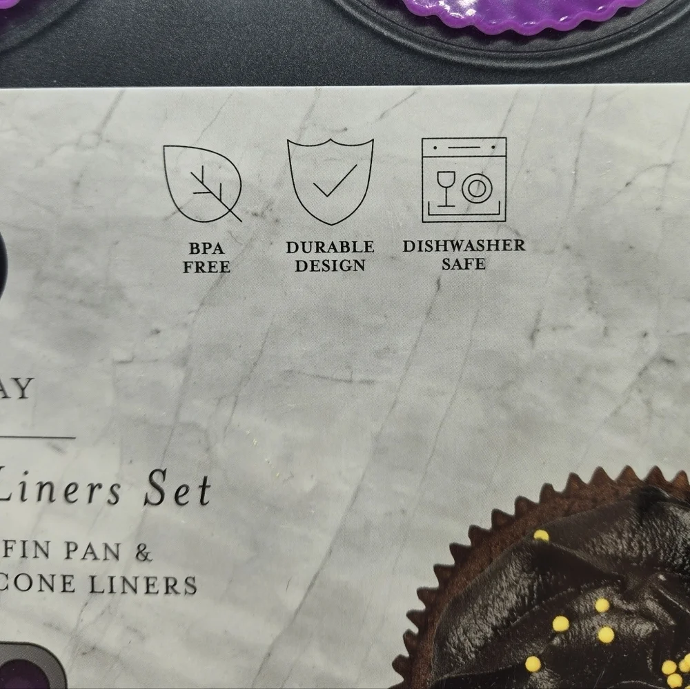 Core Kitchen Classic Halloween Everyday Muffin Cupcake Pan with Silicone Liners